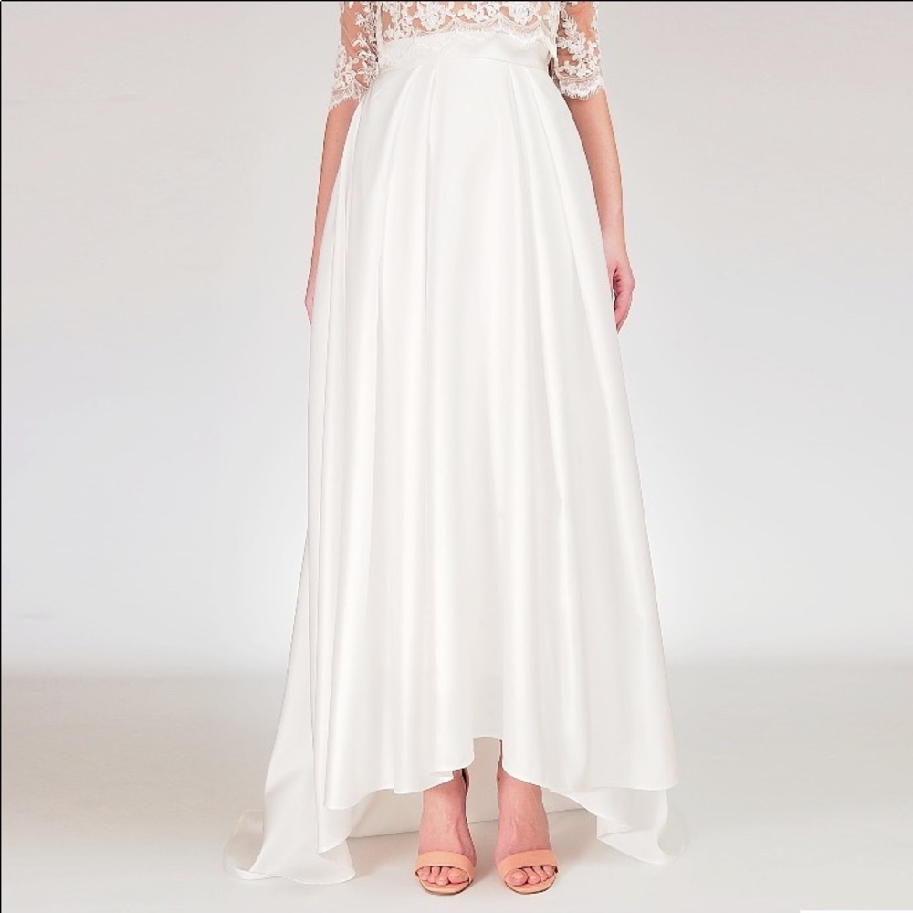 NWT HI LOW WHITE SATIN SKIRT